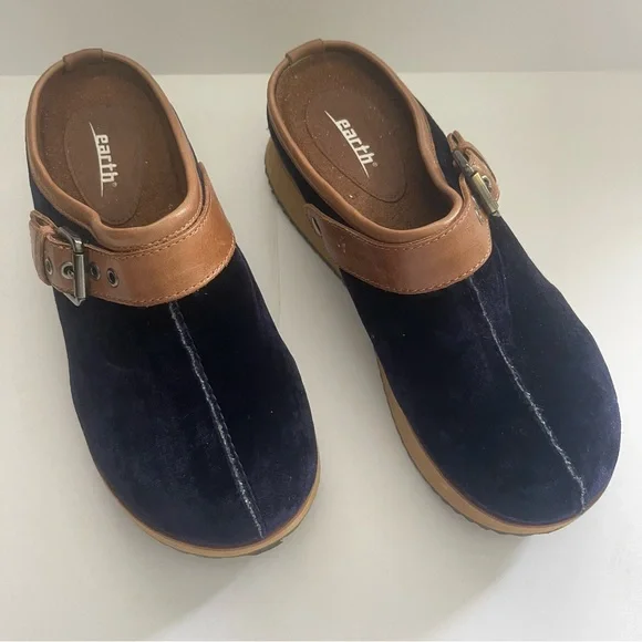 EARTH Lyra Navy Velvet clogs with buckle • size 7 - Picture 2 of 12